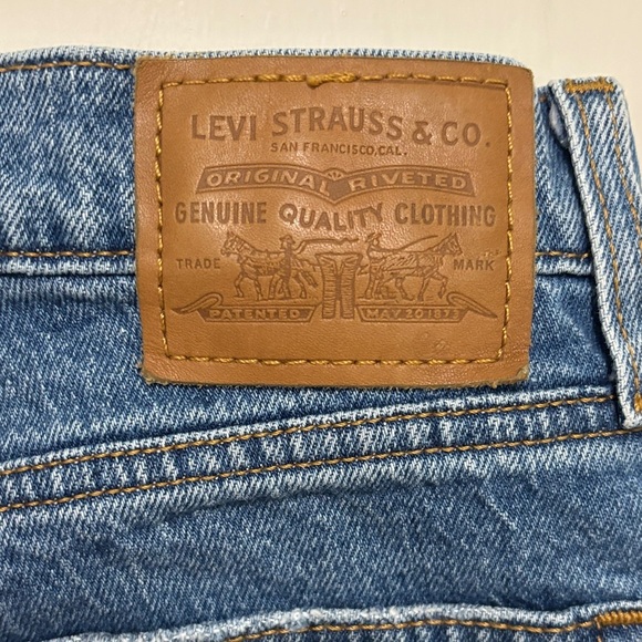 Levi's Women’s Wedgie Straight Fit Button Fly Cropped Jeans Distressed Size 27 - Picture 5 of 11